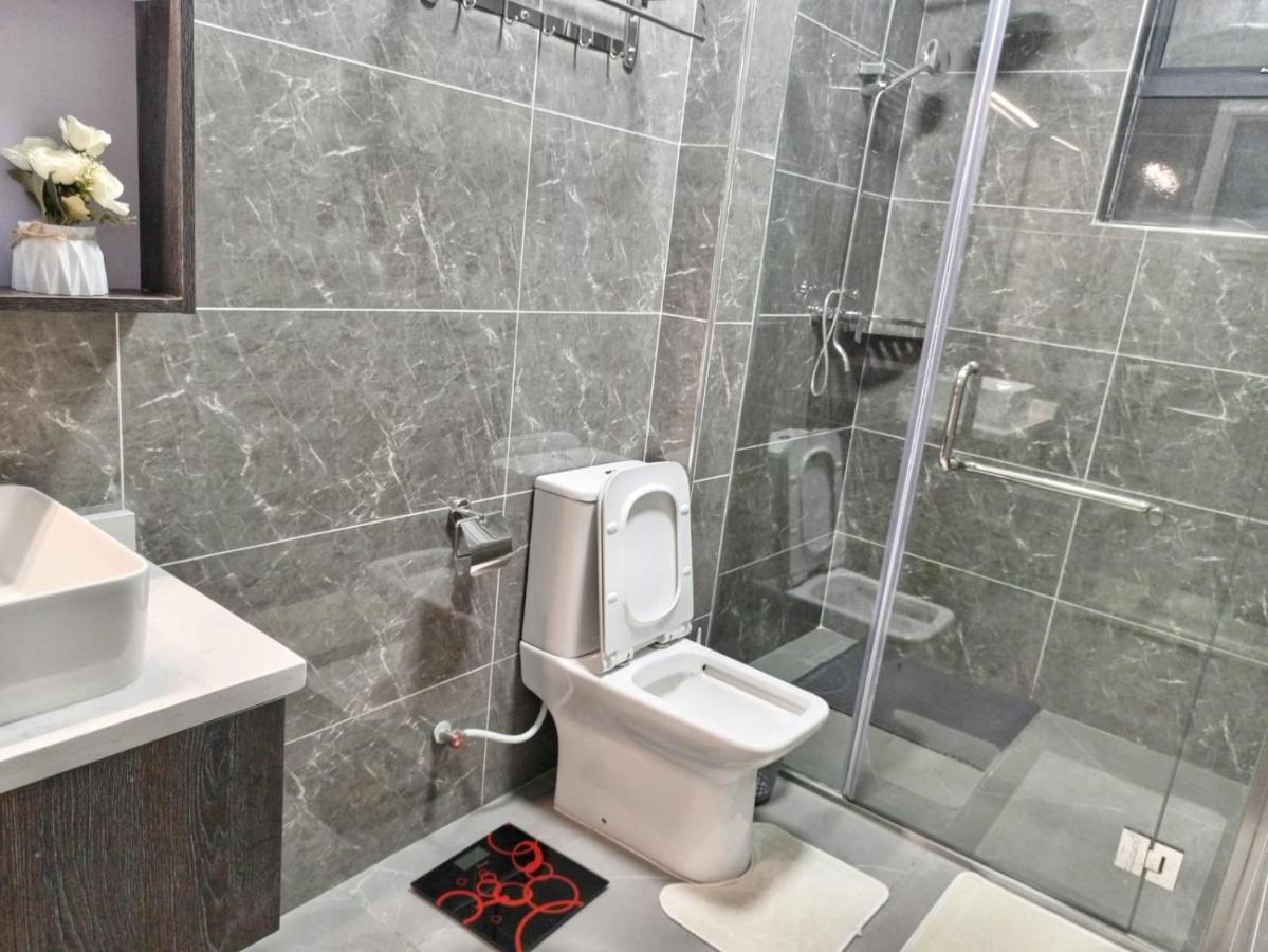 Stayrest Safari Tours New 3 Bedroom Apartments In Kilimani Nairobi With Rooftop Pool ภายนอก รูปภาพ