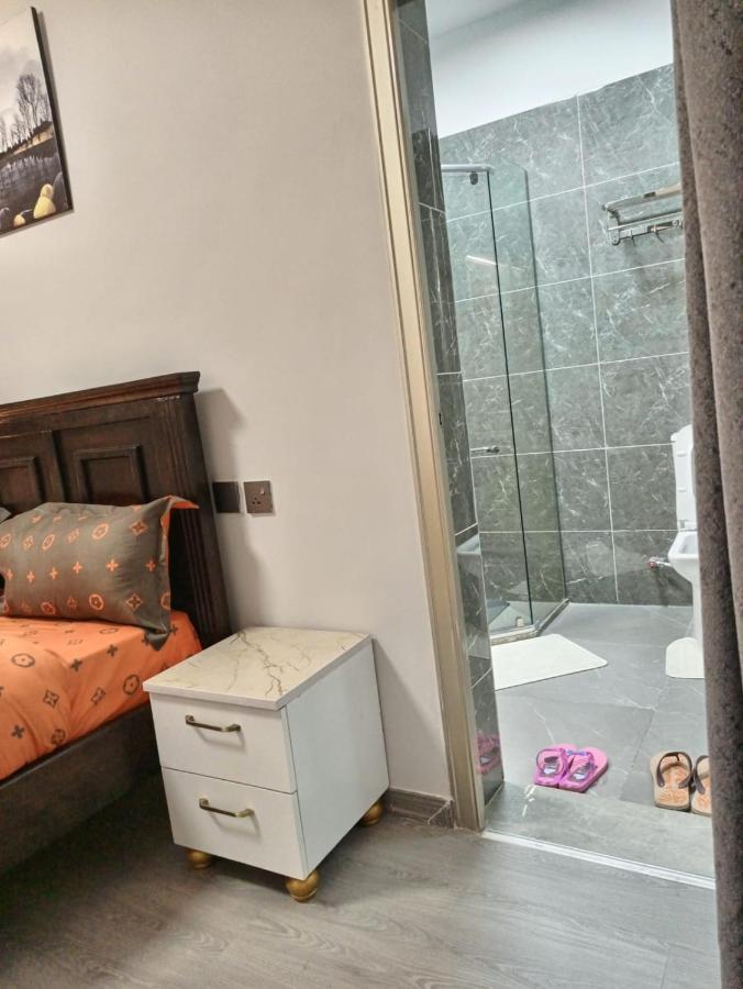 Stayrest Safari Tours New 3 Bedroom Apartments In Kilimani Nairobi With Rooftop Pool ภายนอก รูปภาพ