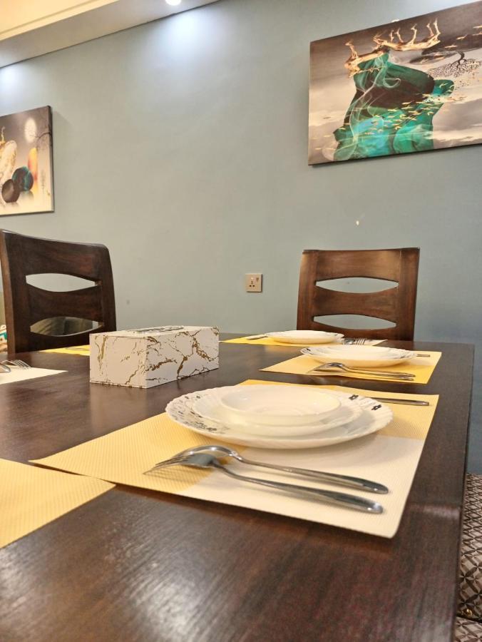 Stayrest Safari Tours New 3 Bedroom Apartments In Kilimani Nairobi With Rooftop Pool ภายนอก รูปภาพ