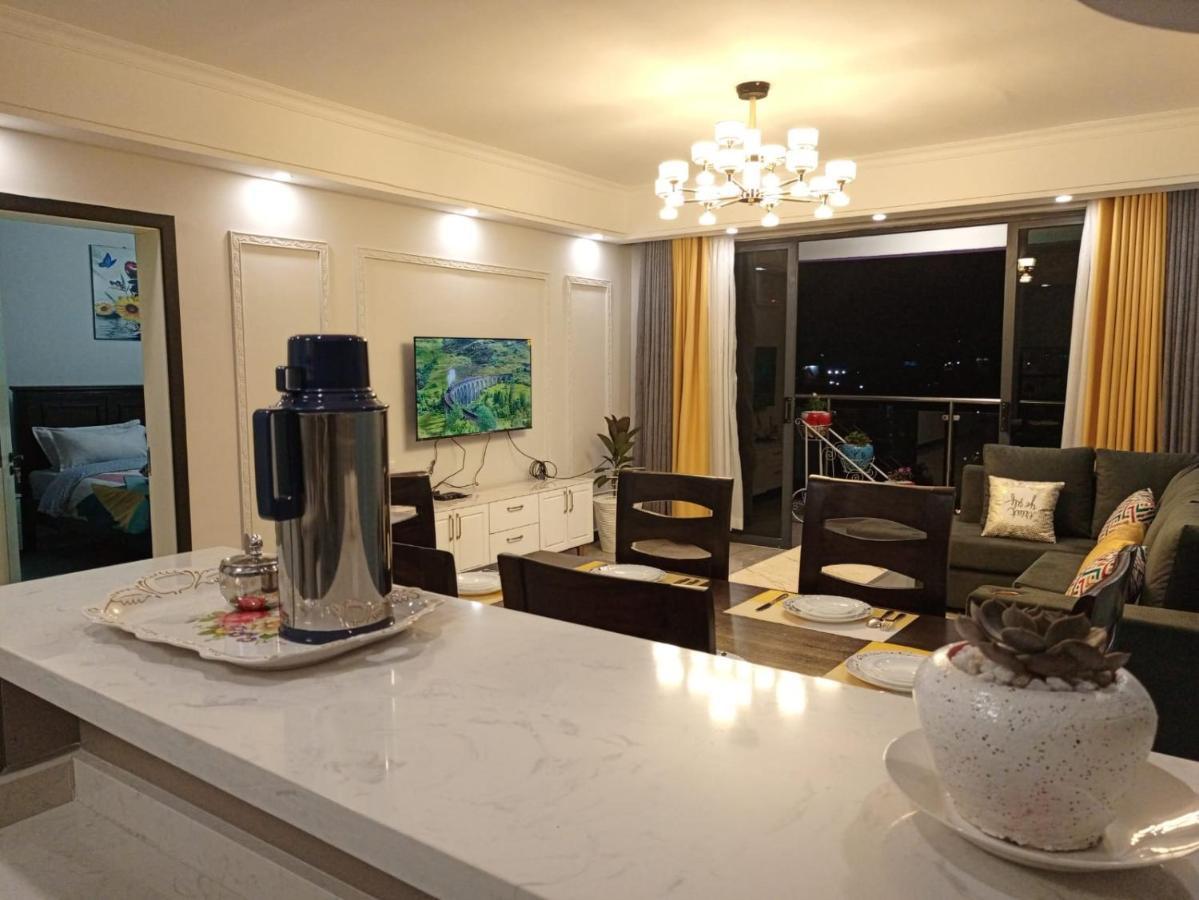 Stayrest Safari Tours New 3 Bedroom Apartments In Kilimani Nairobi With Rooftop Pool ภายนอก รูปภาพ
