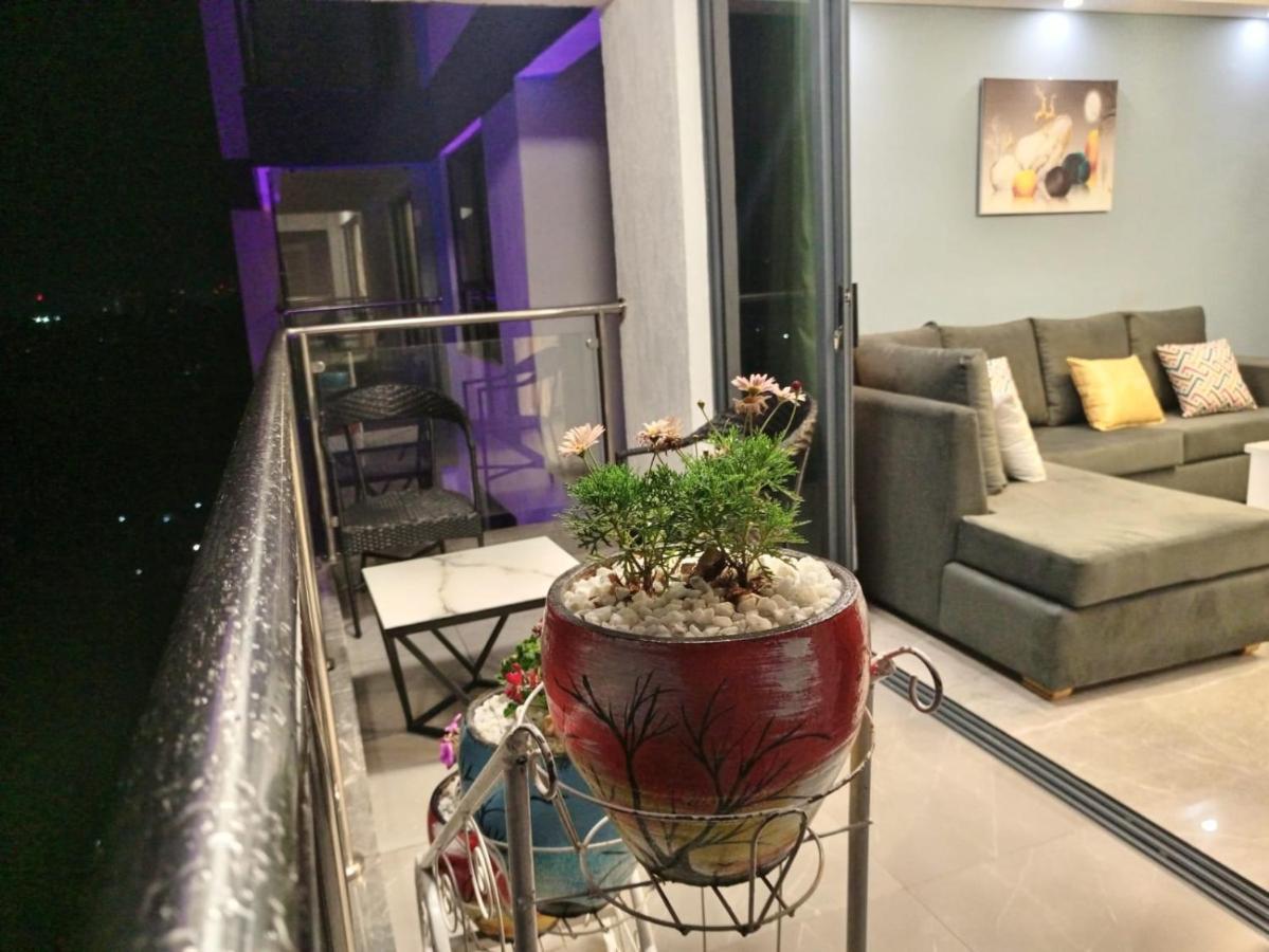 Stayrest Safari Tours New 3 Bedroom Apartments In Kilimani Nairobi With Rooftop Pool ภายนอก รูปภาพ