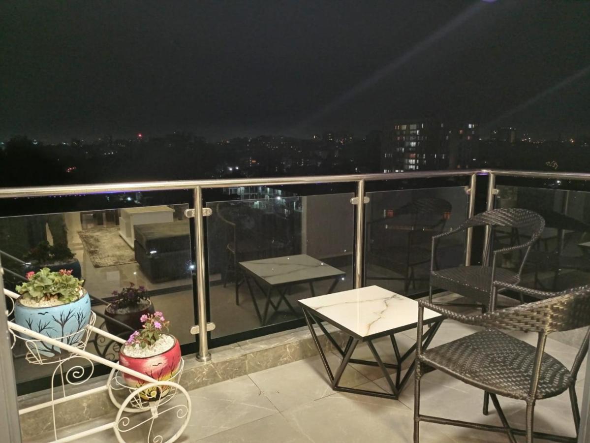 Stayrest Safari Tours New 3 Bedroom Apartments In Kilimani Nairobi With Rooftop Pool ภายนอก รูปภาพ