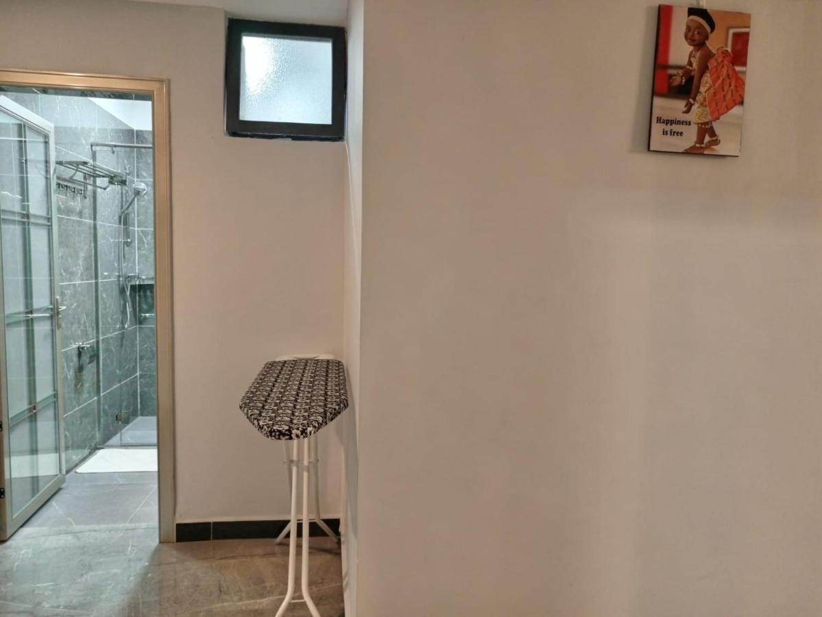 Stayrest Safari Tours New 3 Bedroom Apartments In Kilimani Nairobi With Rooftop Pool ภายนอก รูปภาพ
