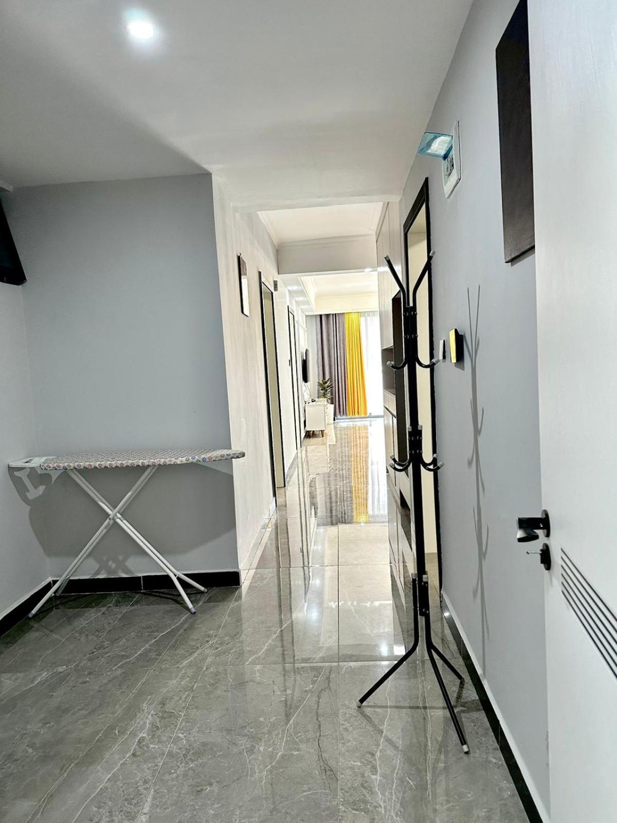 Stayrest Safari Tours New 3 Bedroom Apartments In Kilimani Nairobi With Rooftop Pool ภายนอก รูปภาพ