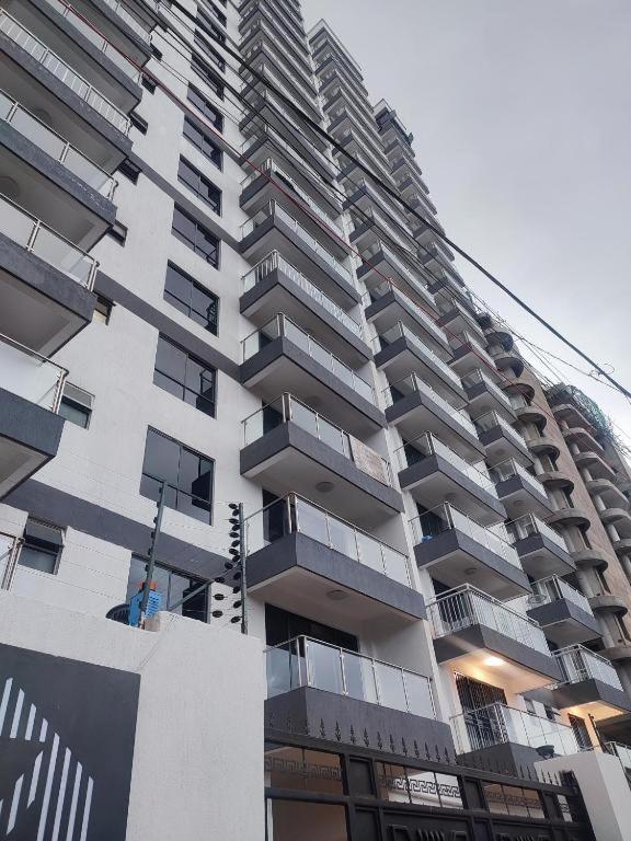 Stayrest Safari Tours New 3 Bedroom Apartments In Kilimani Nairobi With Rooftop Pool ภายนอก รูปภาพ