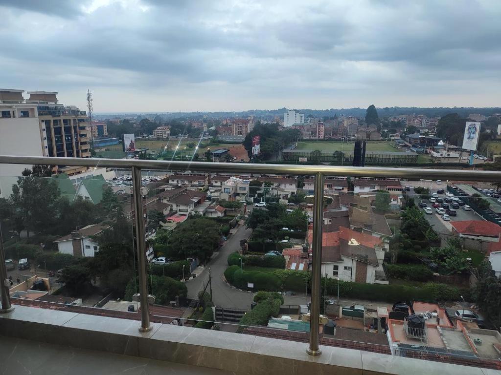 Stayrest Safari Tours New 3 Bedroom Apartments In Kilimani Nairobi With Rooftop Pool ภายนอก รูปภาพ