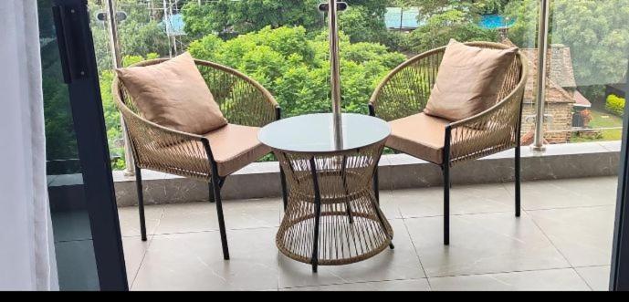Stayrest Safari Tours New 3 Bedroom Apartments In Kilimani Nairobi With Rooftop Pool ภายนอก รูปภาพ